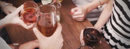 5 trucuri ale industriei alcoolului prin care te fac să consumi băuturi proaste 5 trucuri ale industriei alcoolului prin care te fac să consumi băuturi proaste