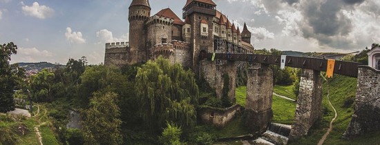 Castelul Corvinilor, capodopera arhitecturală din România, una dintre cele mai mari fortăreţe din Europa – Galerie Foto Castelul Corvinilor, capodopera arhitecturală din România, una dintre cele mai mari fortăreţe din Europa – Galerie Foto
