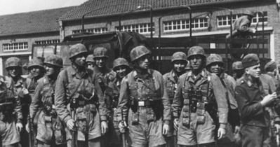 Cele mai îndrăzneţe raiduri din timpul celui de-al Doilea Război Mondial. Salvat de soldaţii nemţi, Mussolini a fost cât pe ce să se prăbuşească cu avionul trimis de Hitler Cele mai îndrăzneţe raiduri din timpul celui de-al Doilea Război Mondial. Salvat de soldaţii nemţi, Mussolini a fost cât pe ce să se prăbuşească cu avionul trimis de Hitler