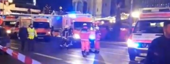 Atac la Berlin. Cel puţin 9 morţi şi 50 de răniţi, după ce un camion a intrat în mulţime la un târg de Crăciun Atac la Berlin. Cel puţin 9 morţi şi 50 de răniţi, după ce un camion a intrat în mulţime la un târg de Crăciun