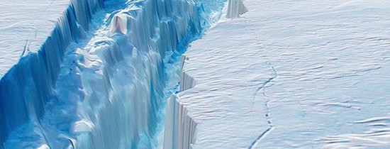 Sub aisbergul masiv din Antarctica s-a descoperit o zonă fascinantă care a stat ascunsă timp de 120.000 de ani Sub aisbergul masiv din Antarctica s-a descoperit o zonă fascinantă care a stat ascunsă timp de 120.000 de ani