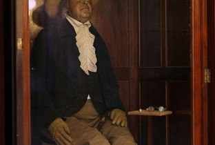 A fost excentricul Jeremy Bentham autist? Specialiştii vor analiza capul retezat al filosofului A fost excentricul Jeremy Bentham autist? Specialiştii vor analiza capul retezat al filosofului
