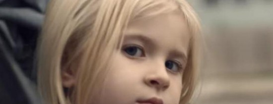 Trailer-ul unui serial celebru a generat panică în rândul părinţilor. Cum ar putea fi monitorizaţi copiii în viitorul apropiat Trailer-ul unui serial celebru a generat panică în rândul părinţilor. Cum ar putea fi monitorizaţi copiii în viitorul apropiat