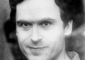 Ted Bundy, cel mai odios criminal în serie din toate timpurile. Înainte să înceapă să ucidă a salvat vieţi Ted Bundy, cel mai odios criminal în serie din toate timpurile. Înainte să înceapă să ucidă a salvat vieţi