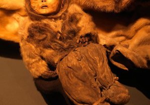 Opt trupuri îngheţate de peste 500 de ani, cele mai bine conservate mumii nord-americane. Un bebeluş a fost îngropat de viu Opt trupuri îngheţate de peste 500 de ani, cele mai bine conservate mumii nord-americane. Un bebeluş a fost îngropat de viu