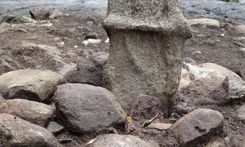 Statuie în formă de falus, veche de peste 3.000 de ani, descoperită de arheologi în Suedia Statuie în formă de falus, veche de peste 3.000 de ani, descoperită de arheologi în Suedia
