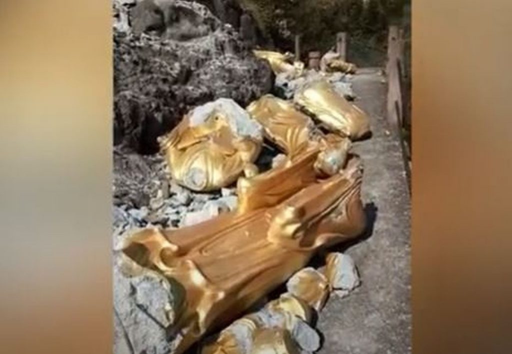 Top 10 momente în istorie când statuile unor figuri celebre au fost dărâmate