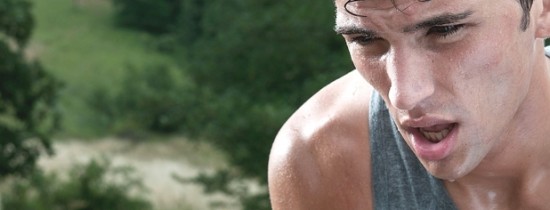 Ce efecte are sudoarea unui bărbat… asupra altor bărbaţi? Ce efecte are sudoarea unui bărbat… asupra altor bărbaţi?