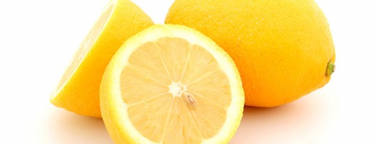 De ce trebuie sa-ti incepi ziua cu un pahar de apa plata cu lamaie De ce trebuie sa-ti incepi ziua cu un pahar de apa plata cu lamaie