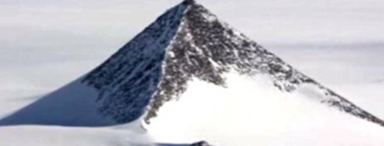 O piramidă bizară ar fi apărut în Antarctica, iar teoriile conspiraţioniste nu au încetat să apară. ''John Kerry s-a dus acolo'' O piramidă bizară ar fi apărut în Antarctica, iar teoriile conspiraţioniste nu au încetat să apară. ''John Kerry s-a dus acolo''