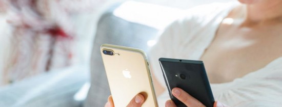 Tipul de telefon pe care îl ai spune multe despre tine. Persoanele care folosesc Android sunt, în primul rând, mult mai oneste decât cele care folosesc Apple Tipul de telefon pe care îl ai spune multe despre tine. Persoanele care folosesc Android sunt, în primul rând, mult mai oneste decât cele care folosesc Apple
