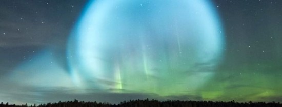 Un glob luminos straniu a fost vizibil pe cerul din nordul Siberiei în urma testării rachetelor balistice ruseşti Un glob luminos straniu a fost vizibil pe cerul din nordul Siberiei în urma testării rachetelor balistice ruseşti