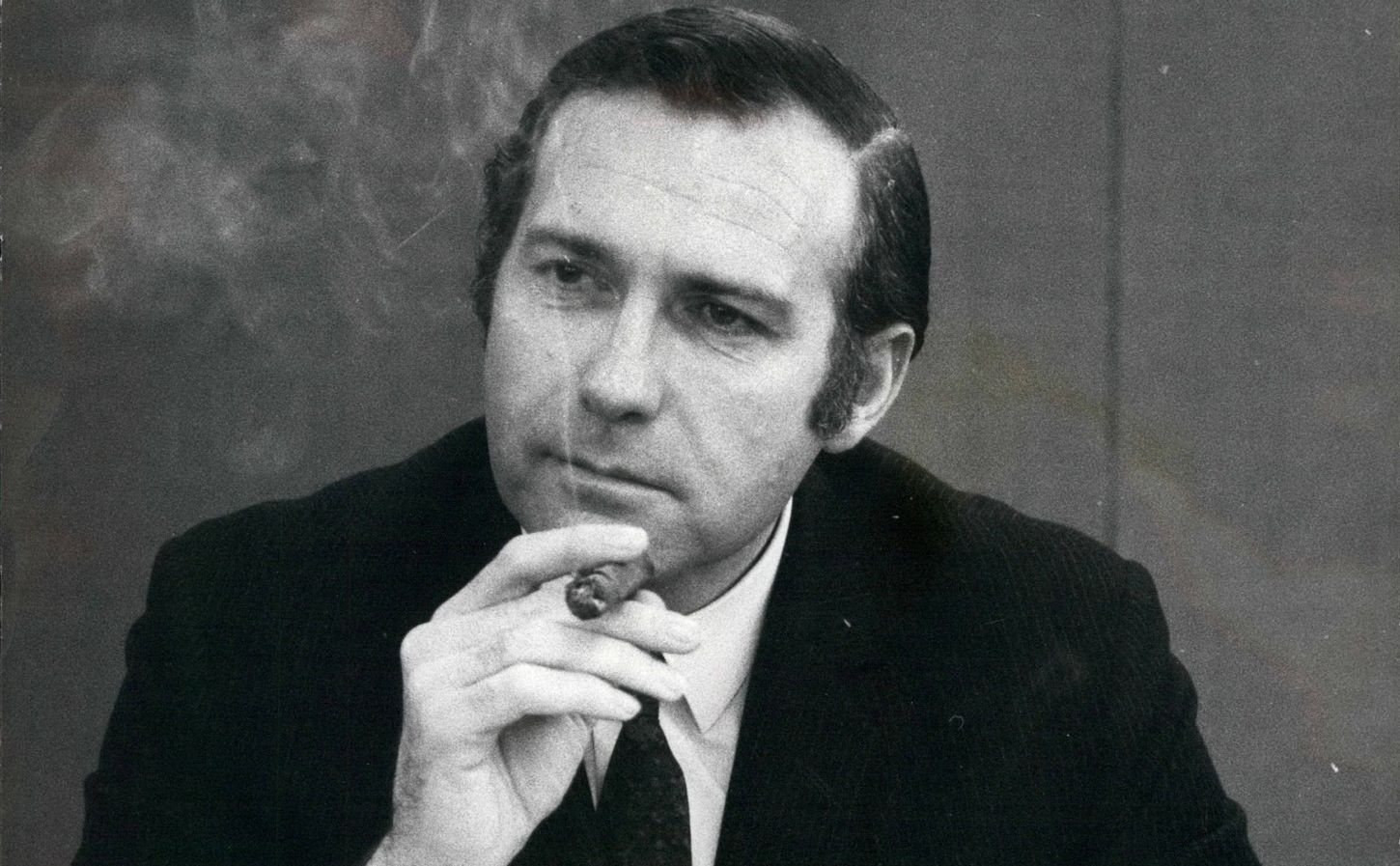 Cazul John Stonehouse: Politicianul care a simulcat propria moarte și a fost declarat oficial decedat.