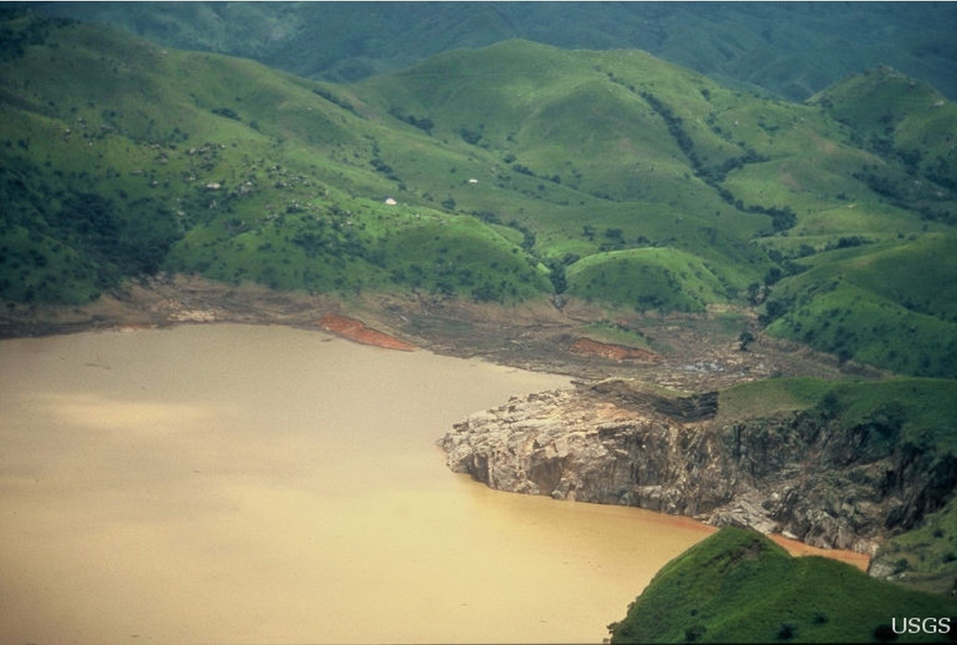 Tragedia din 1986 de la Lacul Nyos: Motivele decesului a 1.800 de oameni într-o singură noapte.