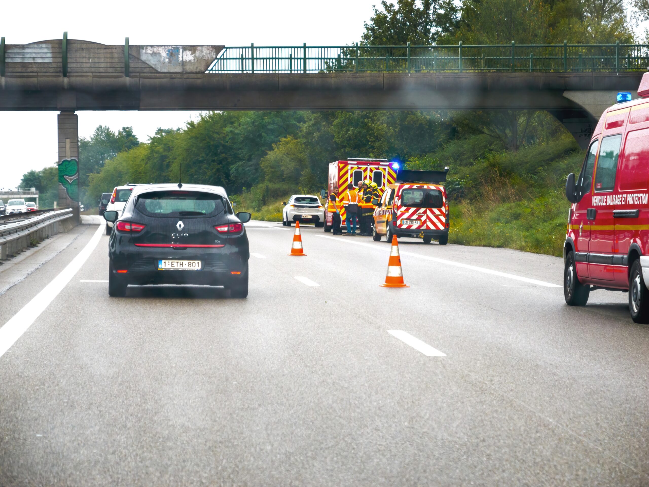 Motivul pentru care ești fascinat să observi un accident: Fenomenul „curiozitate macabră” explicat de specialiștii în psihologie