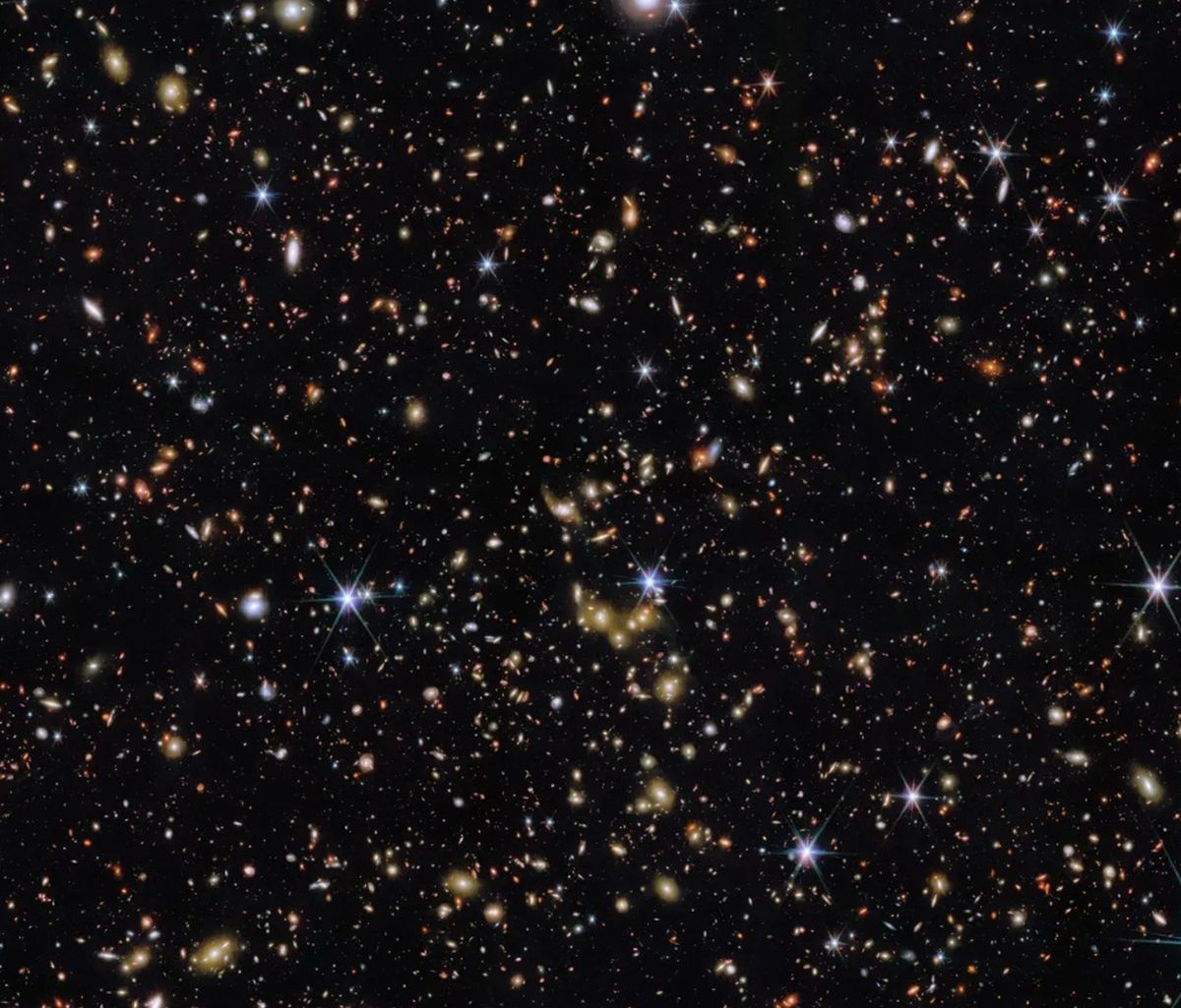 Telescopul Spațial James Webb a descoperit o galaxie rară ce nu realizează rotația, în ciuda a ceea ce ar trebui să fie.