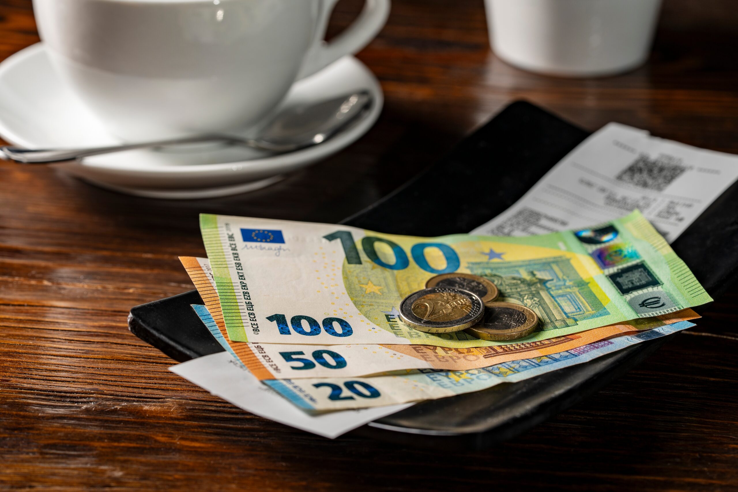 Un chef Michelin atrage atenția că restaurantele se confruntă cu o amenințare din cauza presiunii fiscale.