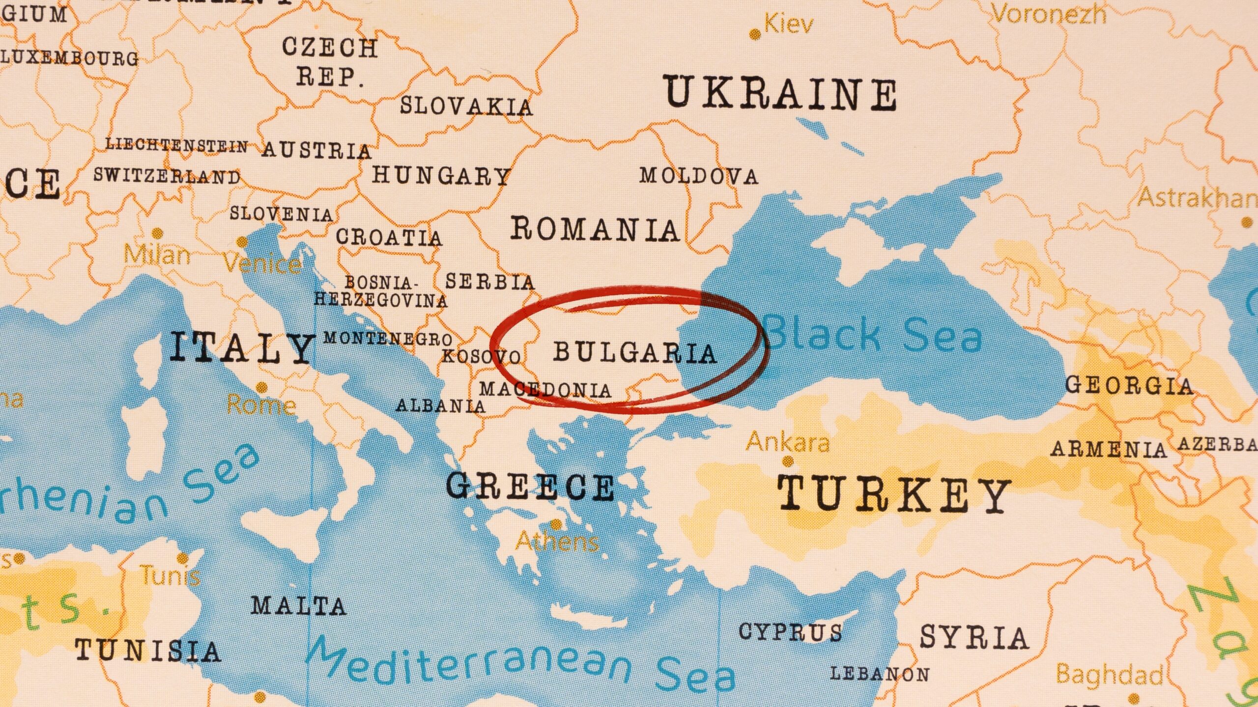 Bulgaria a hotărât să suspende furnizarea de armament către Ucraina, cerând negocieri.