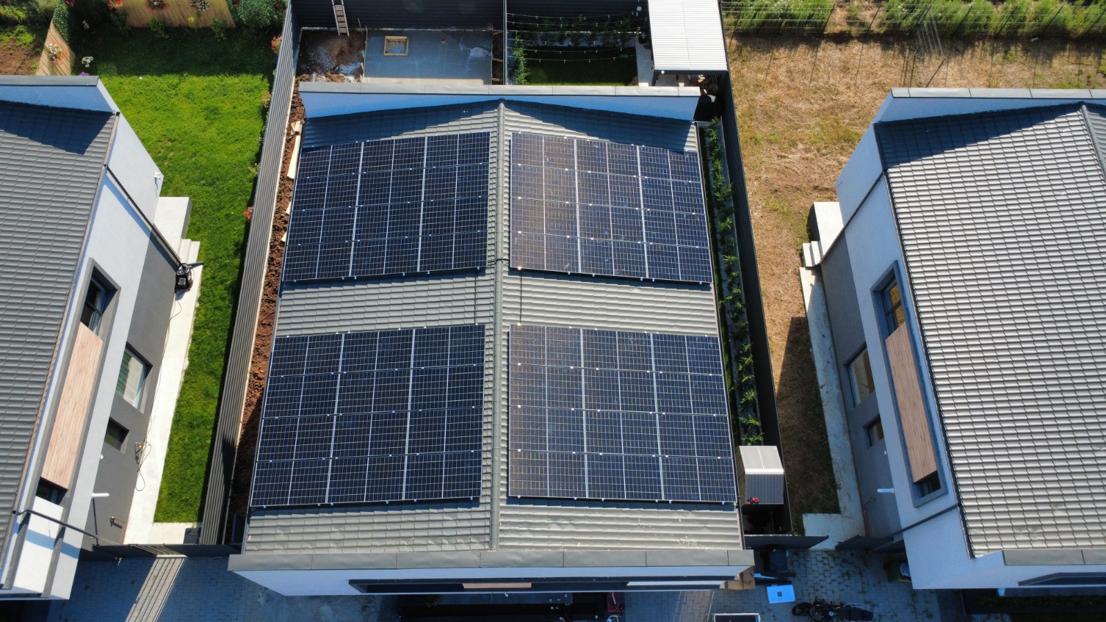 Criteriile autentice dorite de români în selecția unei companii de instalare a panourilor fotovoltaice, nu reclame.