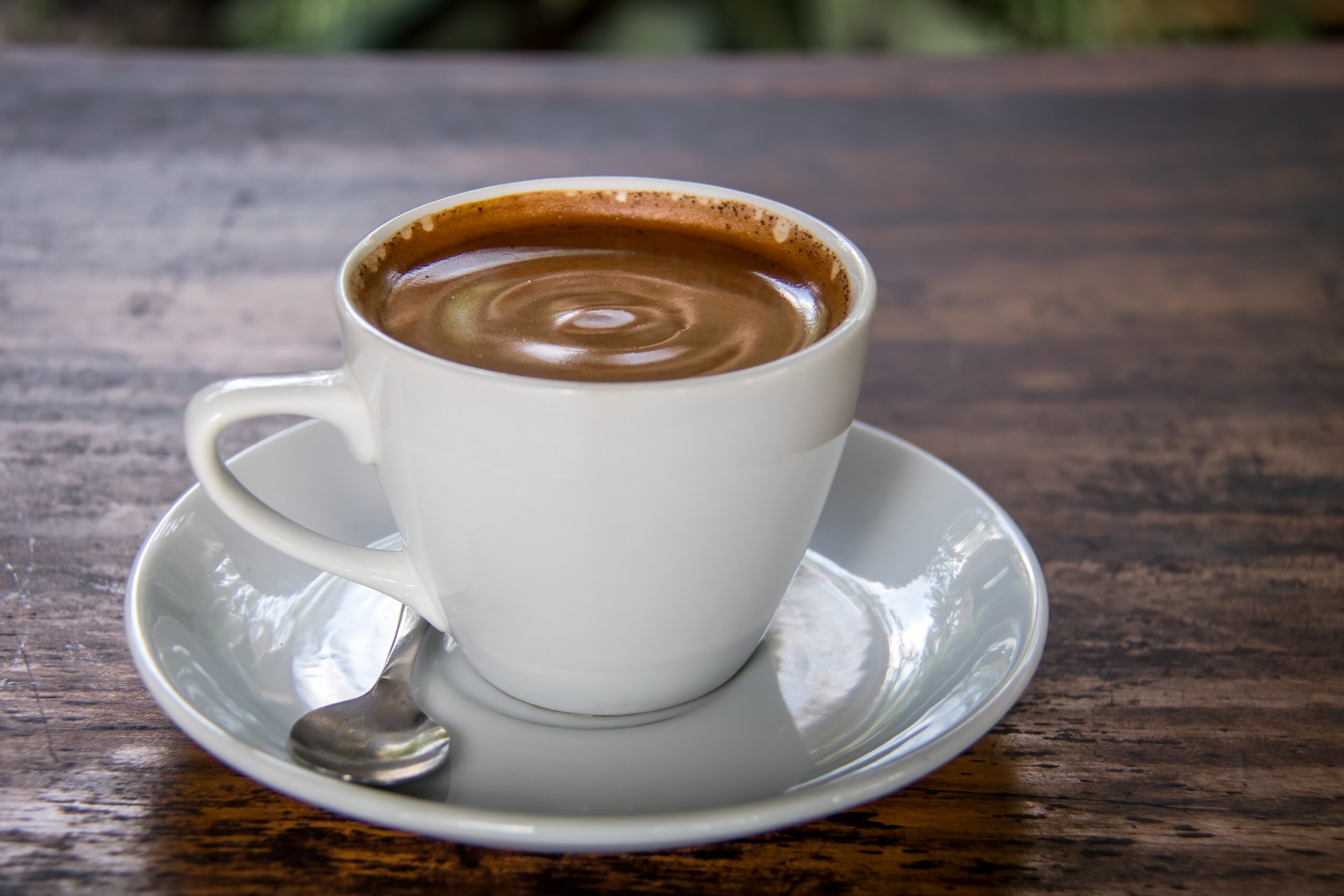 Tradiții mondiale în consumul de cafea: cu ou, cărbune și multe altele.