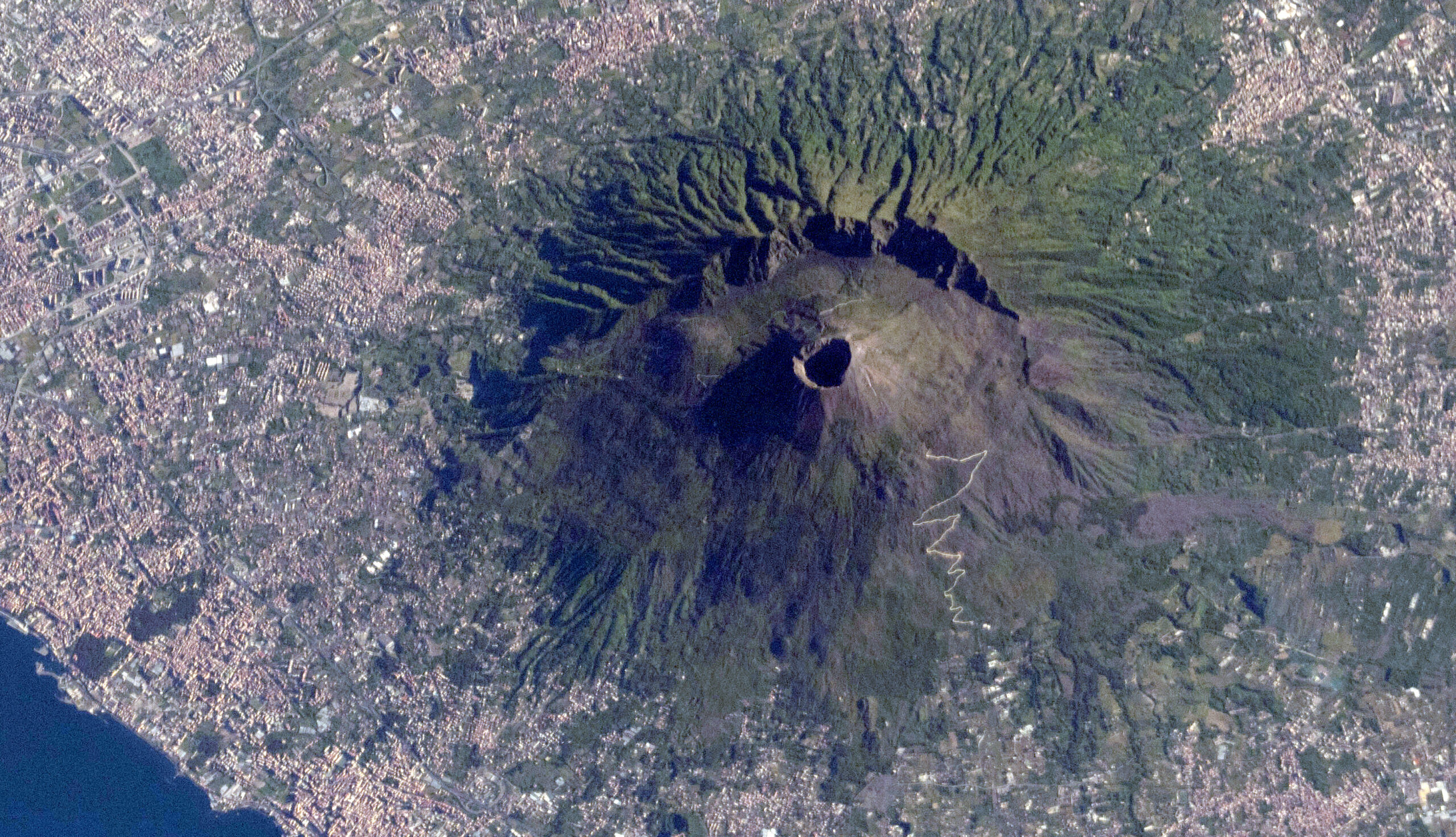 Vezuviu observat din cosmos: O panoramă deosebită de pe Stația Spațială Internațională