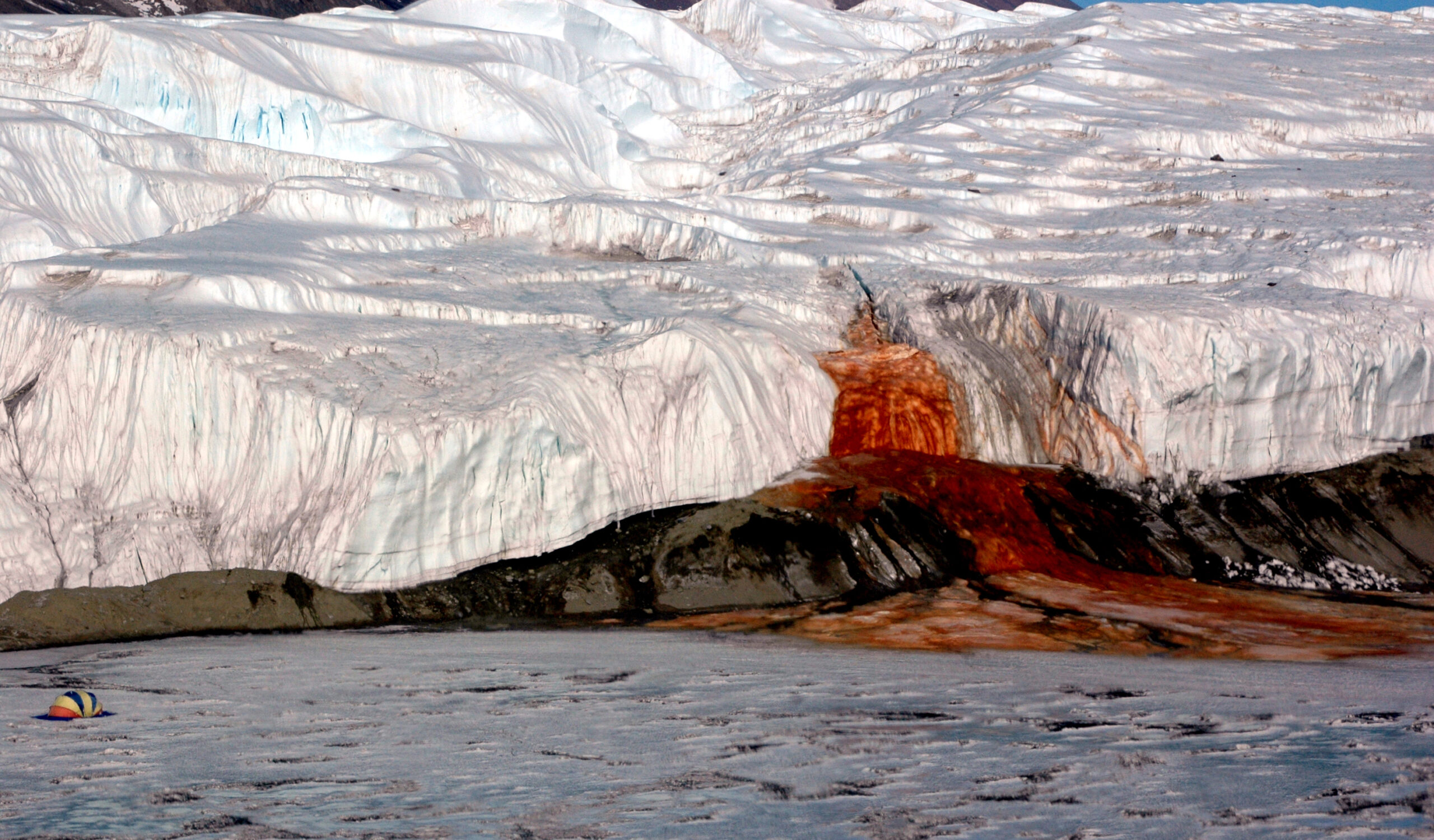 Cercetătorii au descoperit taina Cascadelor de Sânge din Antarctica