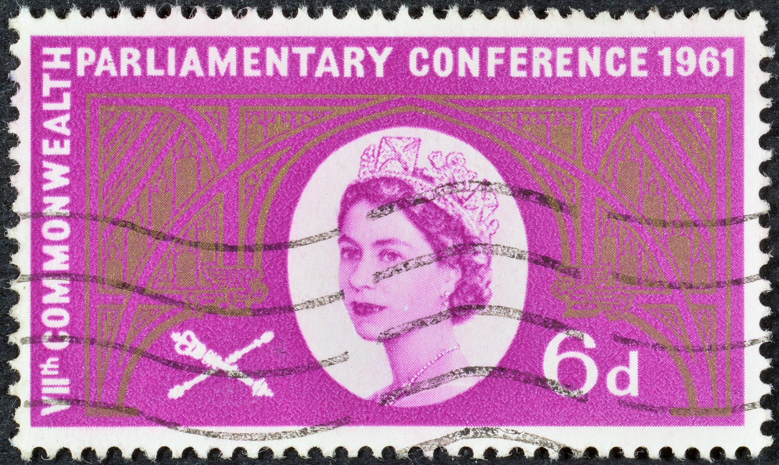 De ce nuanța violet a fost legată de suverani?