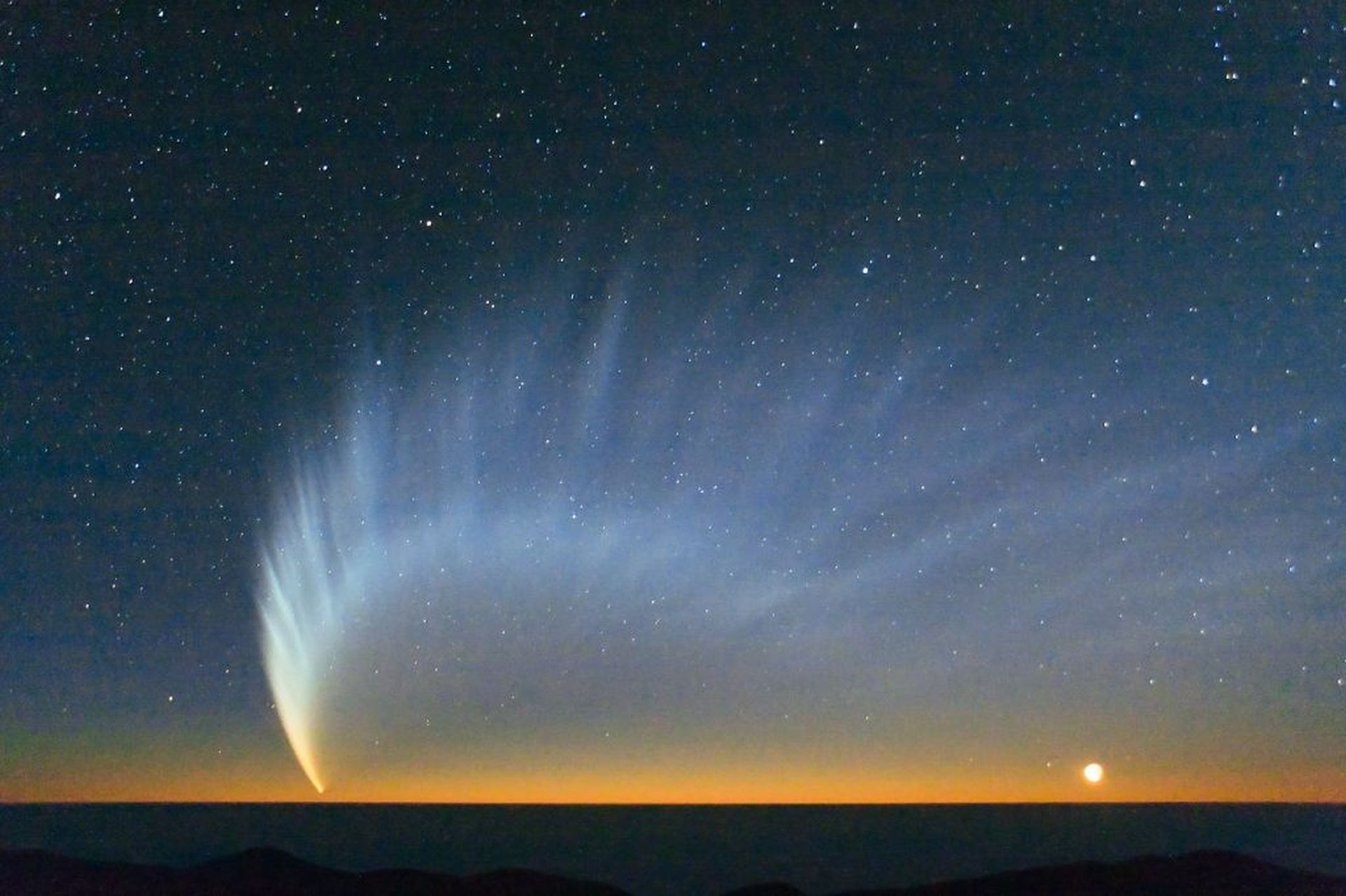 O cometă a trecut în apropierea Soarelui acum 2,5 milioane de ani, provocând o furtună de comete