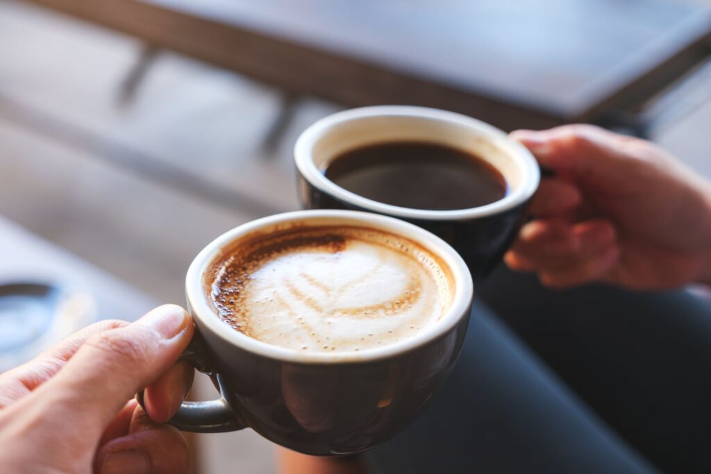 Cafeaua are capacitatea de a influența somnul chiar și în absența stimulării stării de veghe. Iată care sunt motivele.