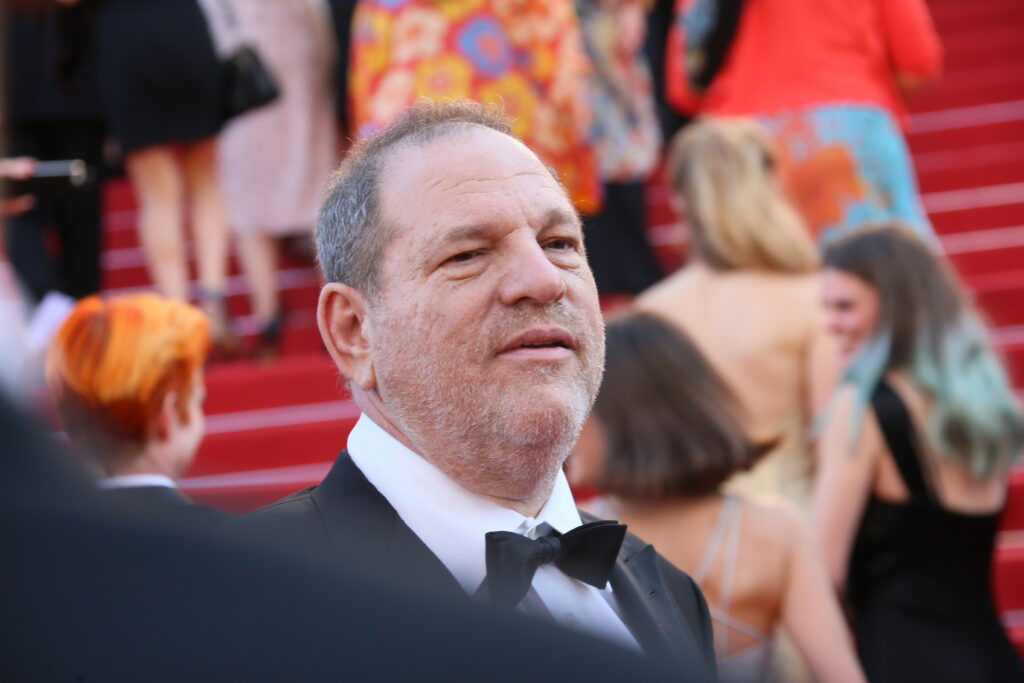 Harvey Weinstein a fost condamnat la 15 ani de închisoare pentru agresiune sexuală.